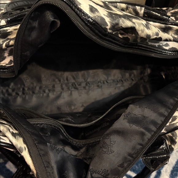 Y2K Vintage Betsey Johnson Leopard Print rolling duffle bag/ carry-on - Picture 17 of 17